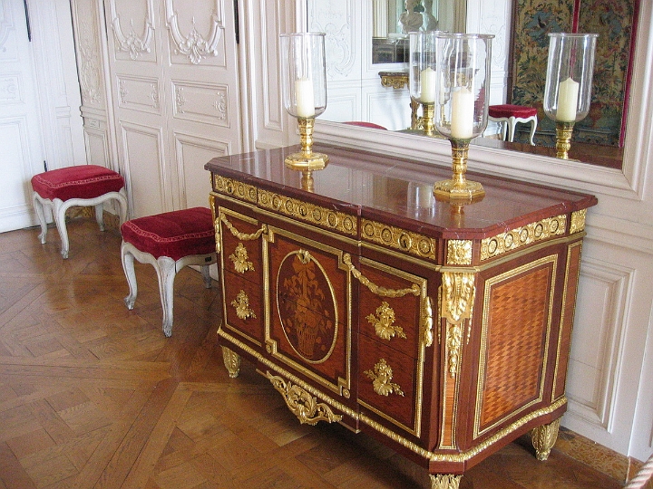 114 Versailles Mesdames apartments.jpg